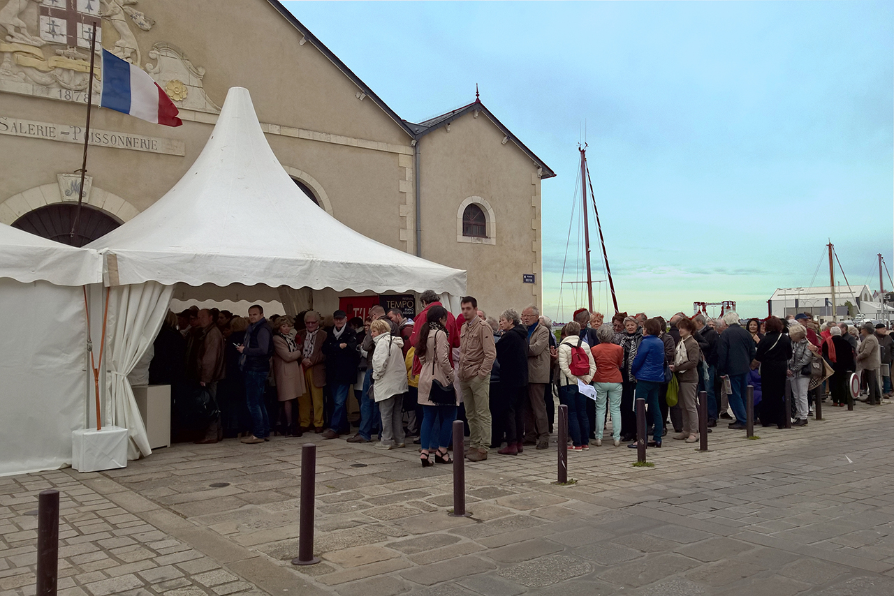 Devant l'Ancienne Criée du Croisic
